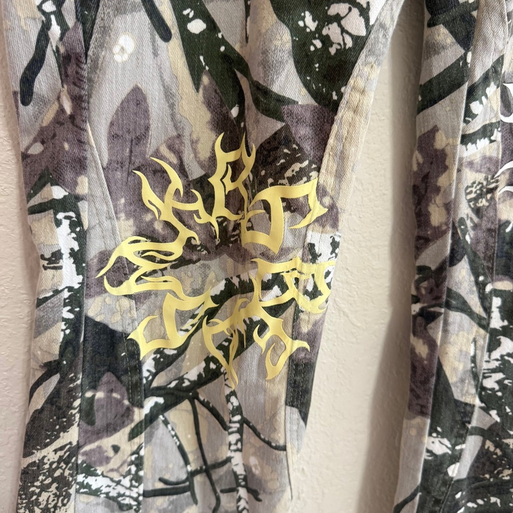Smoke Rise Red Camo Cargo Pants Women's Size M Flare Leg Graphic Print Like New! - Picture 5 of 16